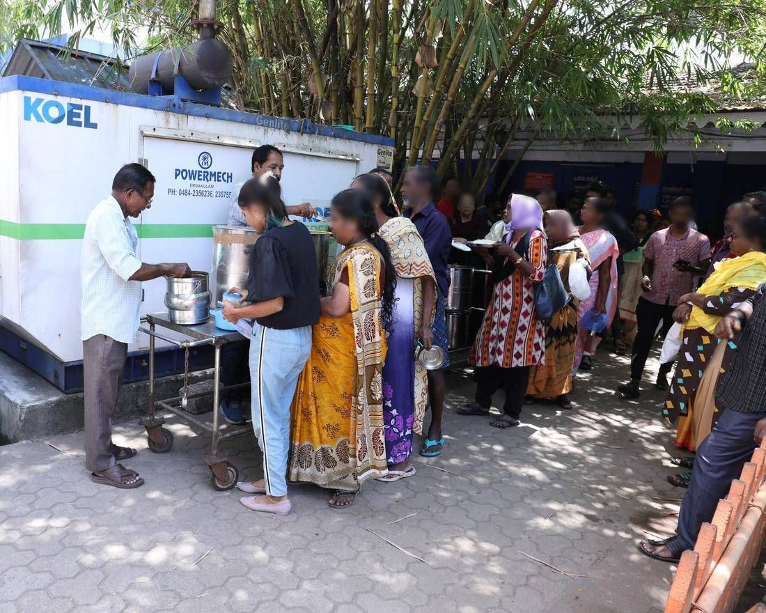 Lunch for bystanders at General Hospital, Ernakulam