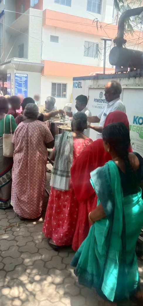 Bystanders lining up for lunch at General Hospital, Ernakulam
